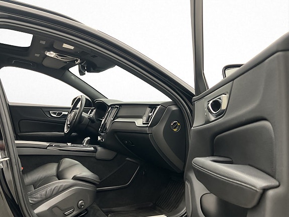 Volvo V60 13 of 29
