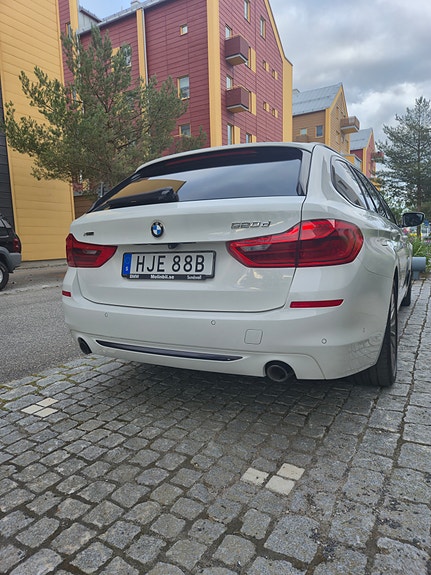 BMW 520d 3 of 14