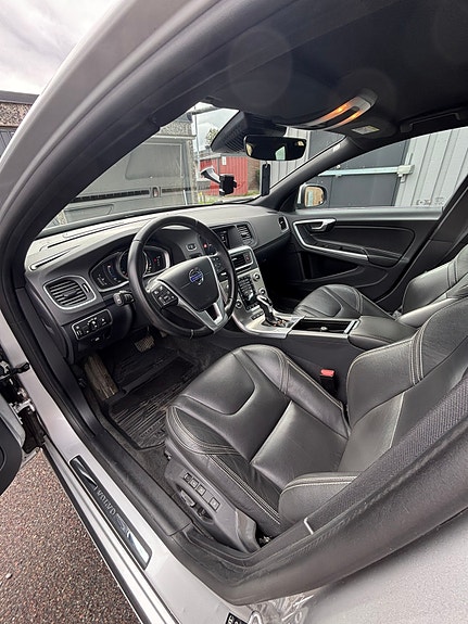 Volvo V60 3 of 13