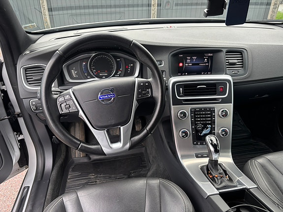 Volvo V60 4 of 13