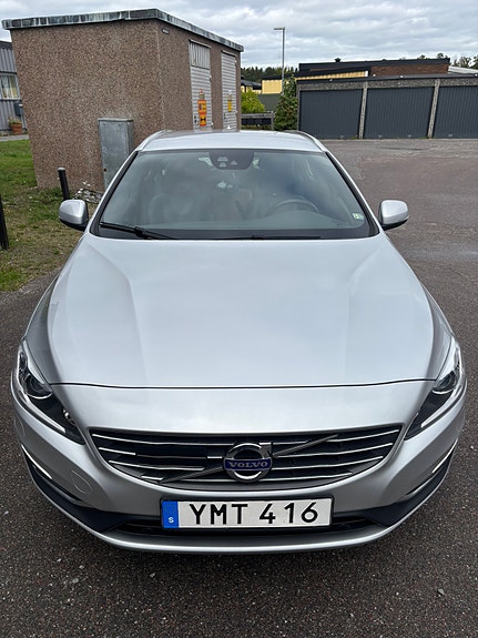 Volvo V60 2 of 13