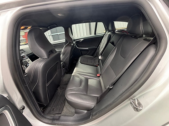 Volvo V60 7 of 13