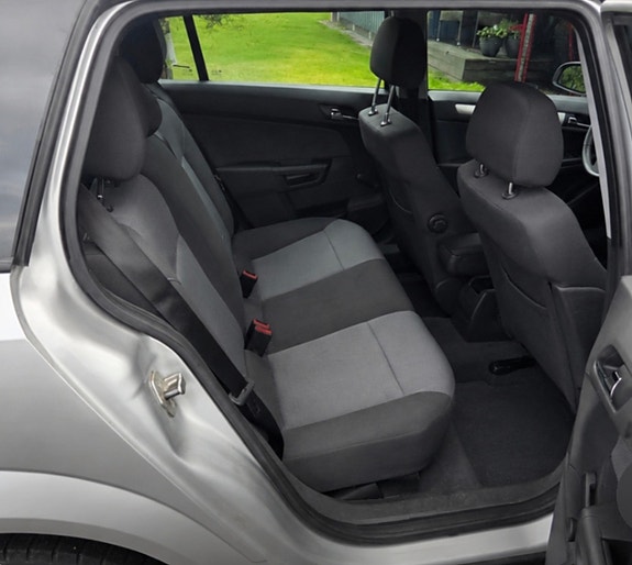 Opel Astra 3 of 5