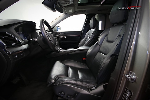 Volvo XC90 12 of 30