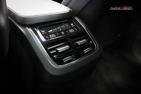 Volvo XC90 28 of 30