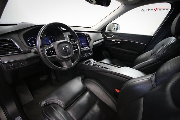 Volvo XC90 11 of 30