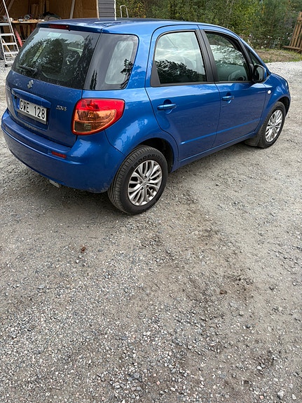 Suzuki SX4 4 of 9