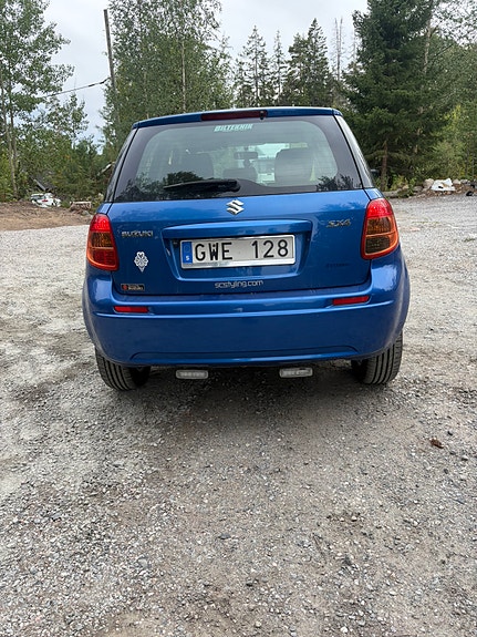 Suzuki SX4 3 of 9