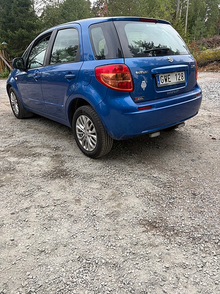 Suzuki SX4 2 of 9