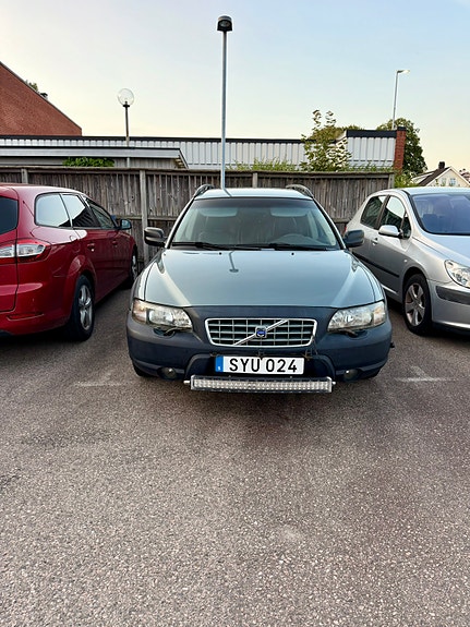 Volvo XC70 2 of 19