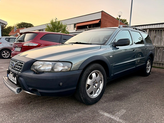 Volvo XC70 3 of 19