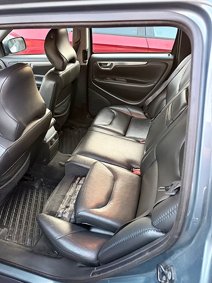 Volvo XC70 12 of 19