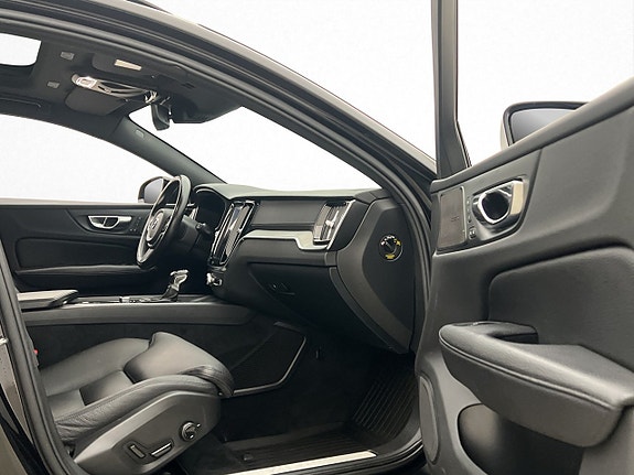 Volvo V60 13 of 30