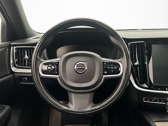 Volvo V60 11 of 30