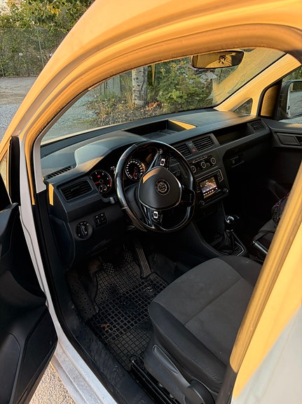 Volkswagen Caddy 2 of 6