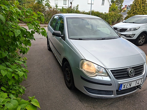 Volkswagen Polo 2 of 5