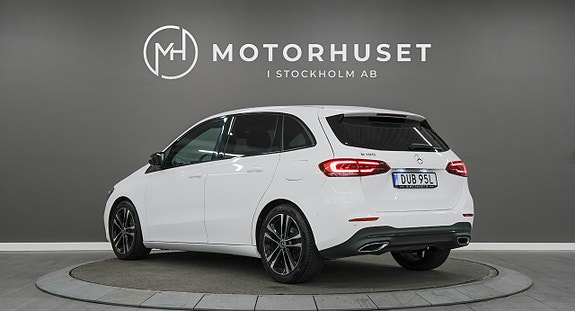 Mercedes-Benz B180 4 of 22