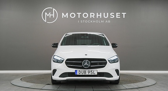 Mercedes-Benz B180 2 of 22