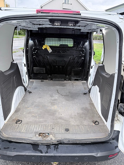 Ford Transit Connect 6 of 12
