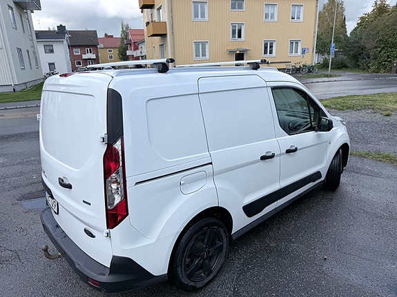 Ford Transit Connect 4 of 12