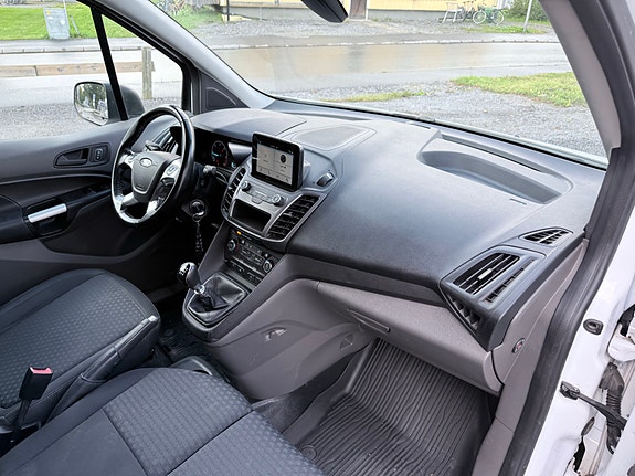 Ford Transit Connect 10 of 12