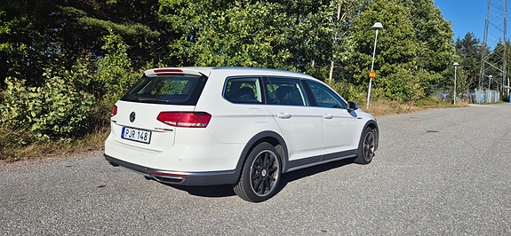 Volkswagen Passat Alltrack 4 of 7