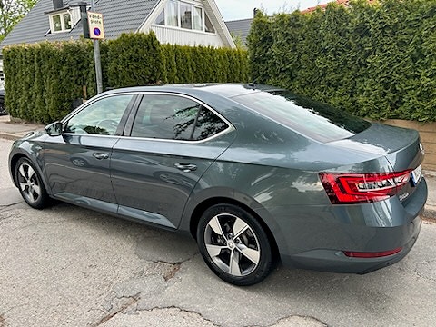 Skoda Superb 2 of 10