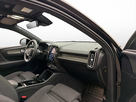 Volvo XC40 13 of 30