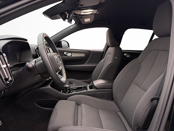 Volvo XC40 10 of 30