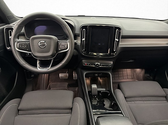 Volvo XC40 11 of 30