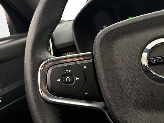 Volvo XC40 17 of 30