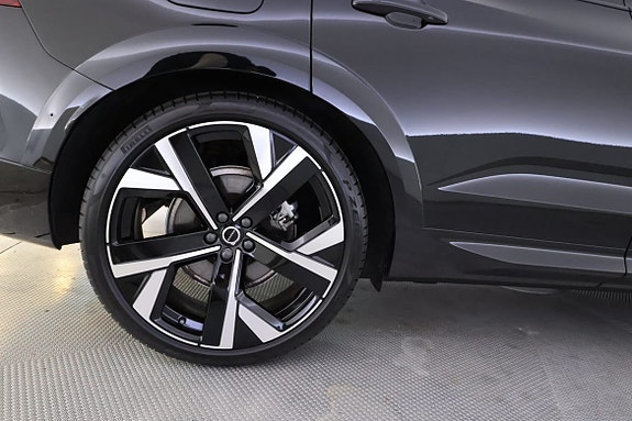Volvo XC60 13 of 27
