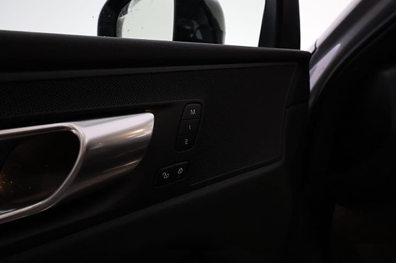 Volvo XC60 14 of 19