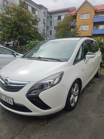 Opel Zafira Tourer 4 of 9