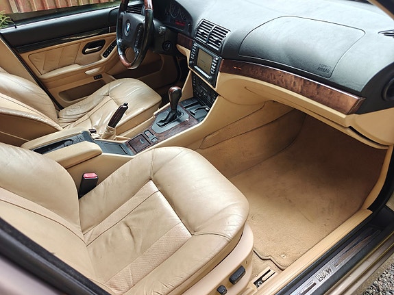 BMW 530i 16 of 25