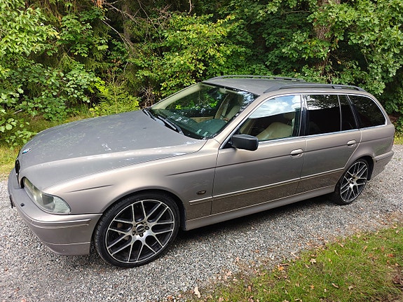 BMW 530i 3 of 25