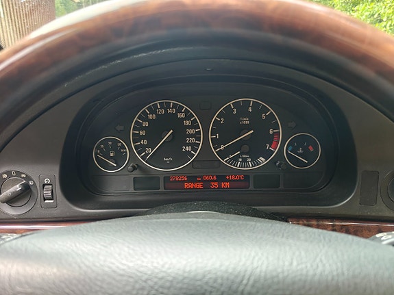BMW 530i 19 of 25
