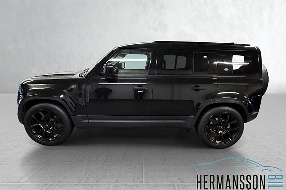Land Rover Defender 110 26 of 30