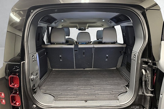 Land Rover Defender 110 20 of 30