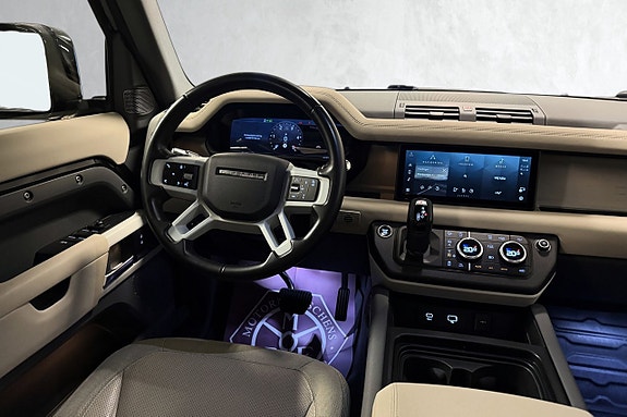 Land Rover Defender 110 14 of 30