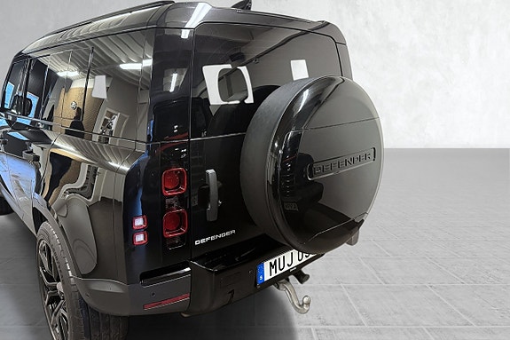 Land Rover Defender 110 28 of 30