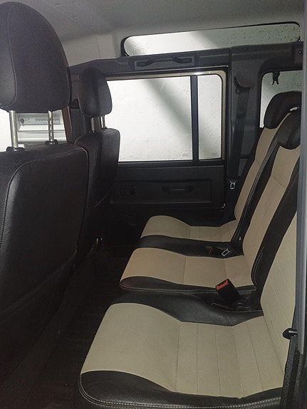 Land Rover Defender 110 11 of 12
