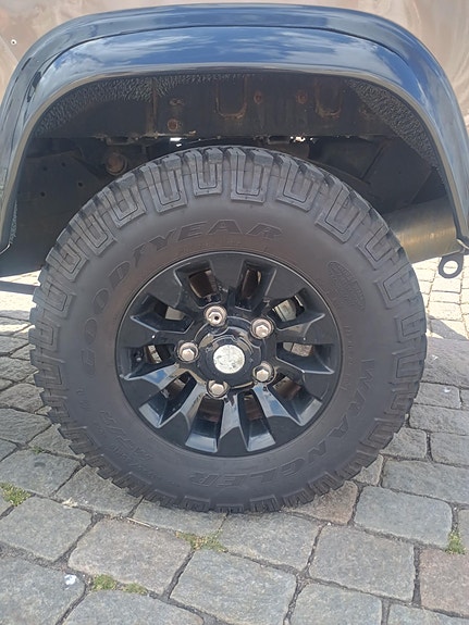 Land Rover Defender 110 6 of 12