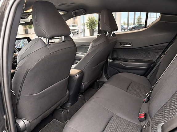 Toyota C-HR 23 of 23