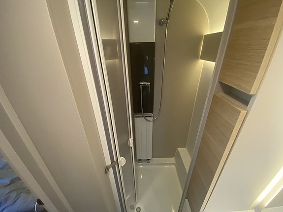 Adria Adora 613 HT Alde/Frontkök/Långbäddar/1800 kg 7 of 15