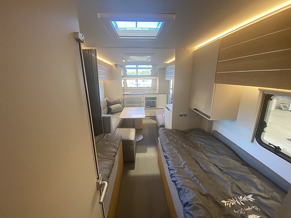 Adria Adora 613 HT Alde/Frontkök/Långbäddar/1800 kg 9 of 15