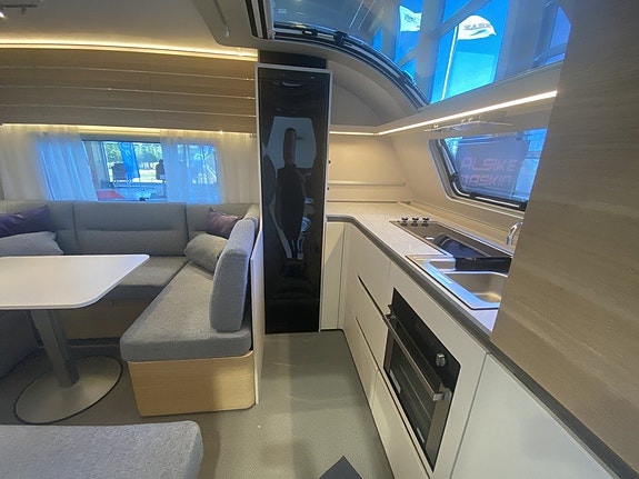 Adria Adora 613 HT Alde/Frontkök/Långbäddar/1800 kg 3 of 15