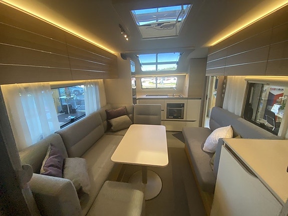 Adria Adora 613 HT Alde/Frontkök/Långbäddar/1800 kg 10 of 15