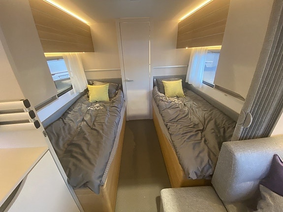 Adria Adora 613 HT Alde/Frontkök/Långbäddar/1800 kg 5 of 15
