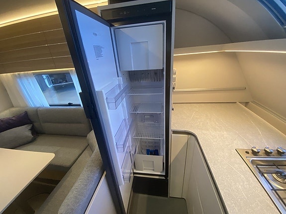 Adria Adora 613 HT Alde/Frontkök/Långbäddar/1800 kg 12 of 15